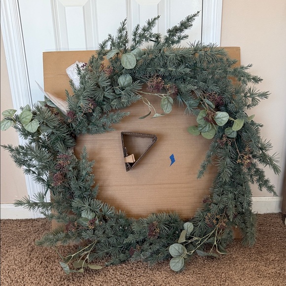 NWT Pottery Barn Green and Gold Holiday Wreath lighted  33” diameter - Picture 5 of 8